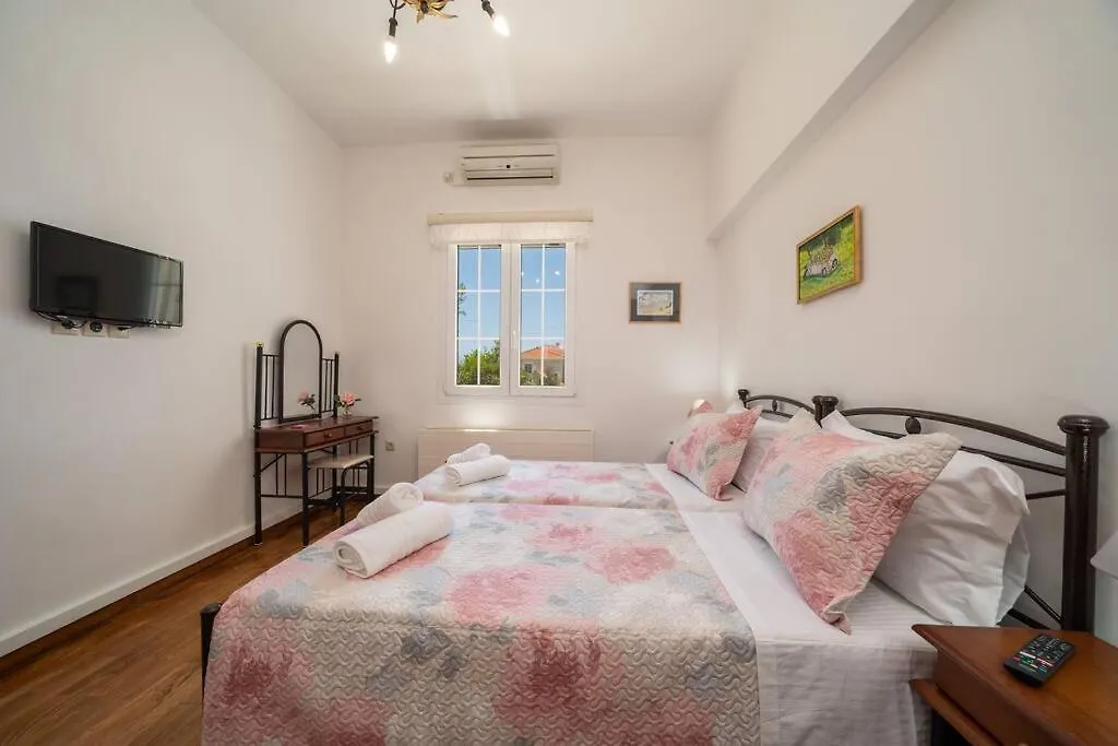 Villa Erasmia- House 1 Ground Floor Svoronata 0*,  Grecja